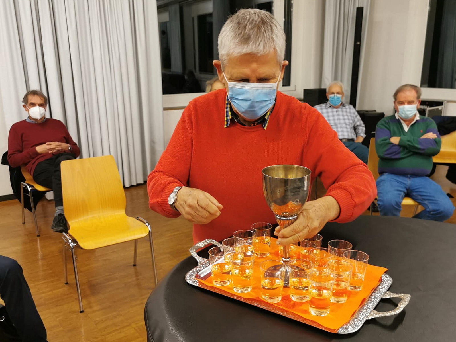 Robert Fischer bereitet LaO Kelch vor