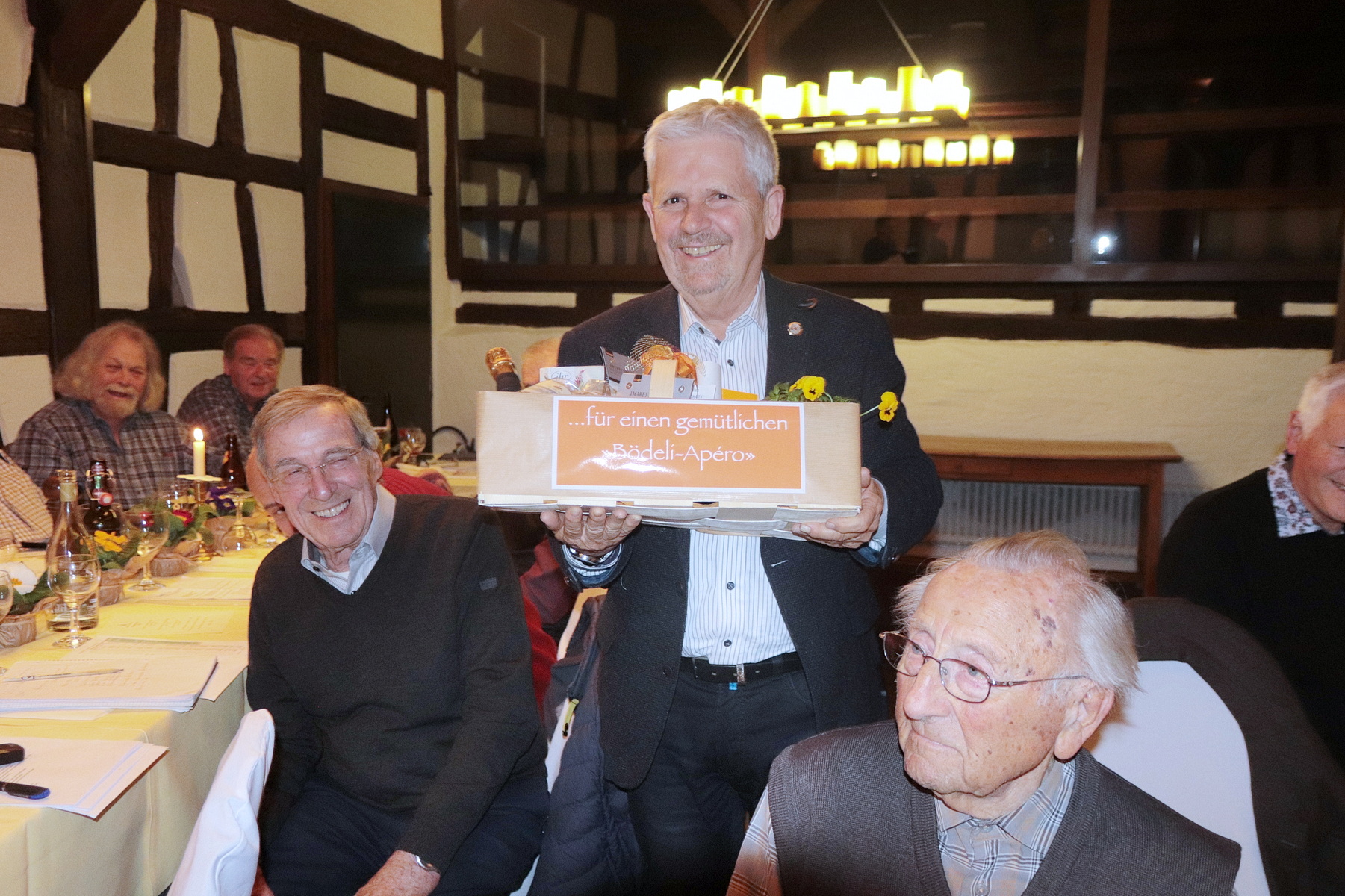 Robert Fischer wird Ehrenpräsident Liederkranz singt bei Jahresversammlung im Thurberg